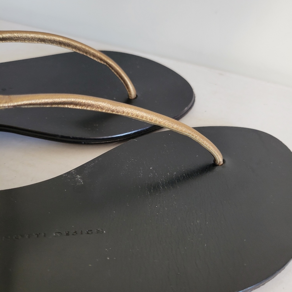 GIUSEPPE ZANOTTI Leather T-Strap Sandals - Picture 7 of 11
